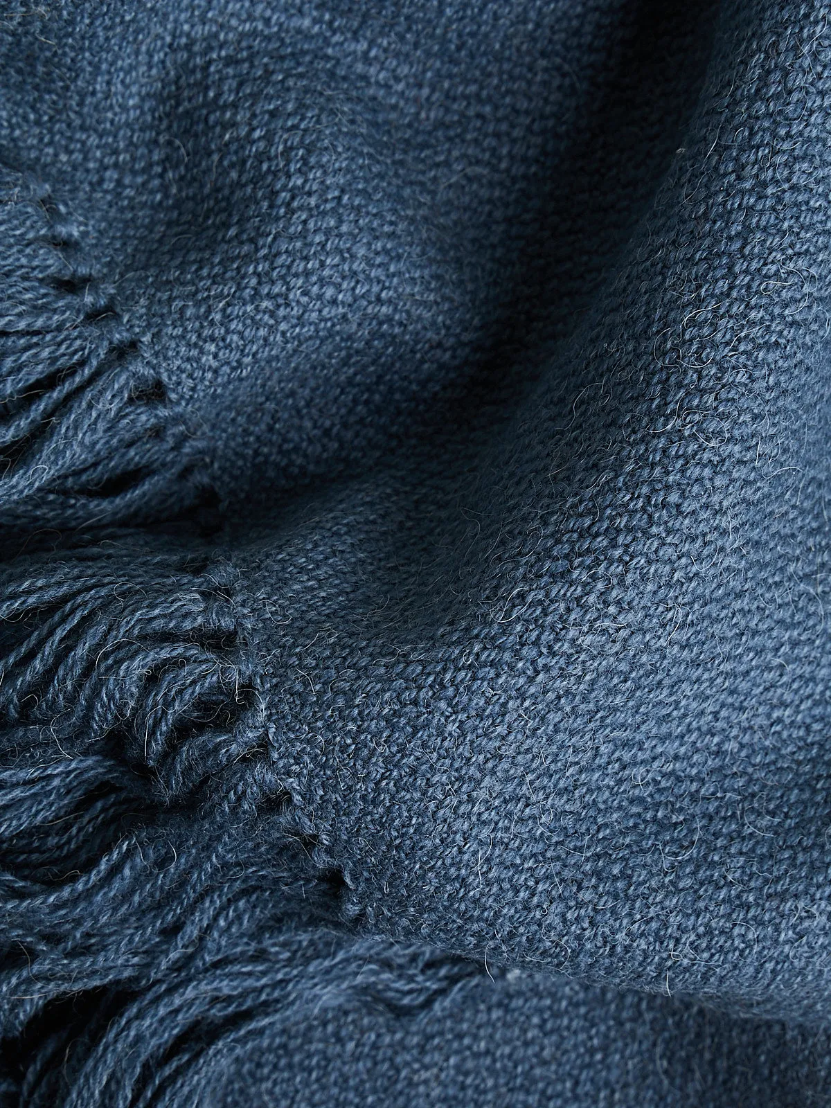 Gobi Solid Scarf in Bleu Gris