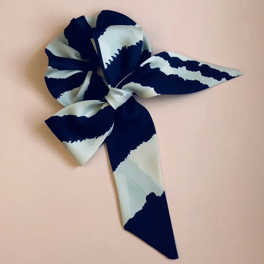 Paloma Tie in Vintage Navy and White Silk Print